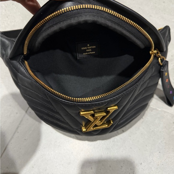Authentic Louis Vuitton Black Quilted Leather Waist Bag with Gold Logo - Picture 2 of 3